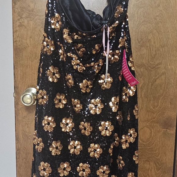 Alexa Marie Black and Gold Sequin Dress Size 14 - Picture 4 of 6